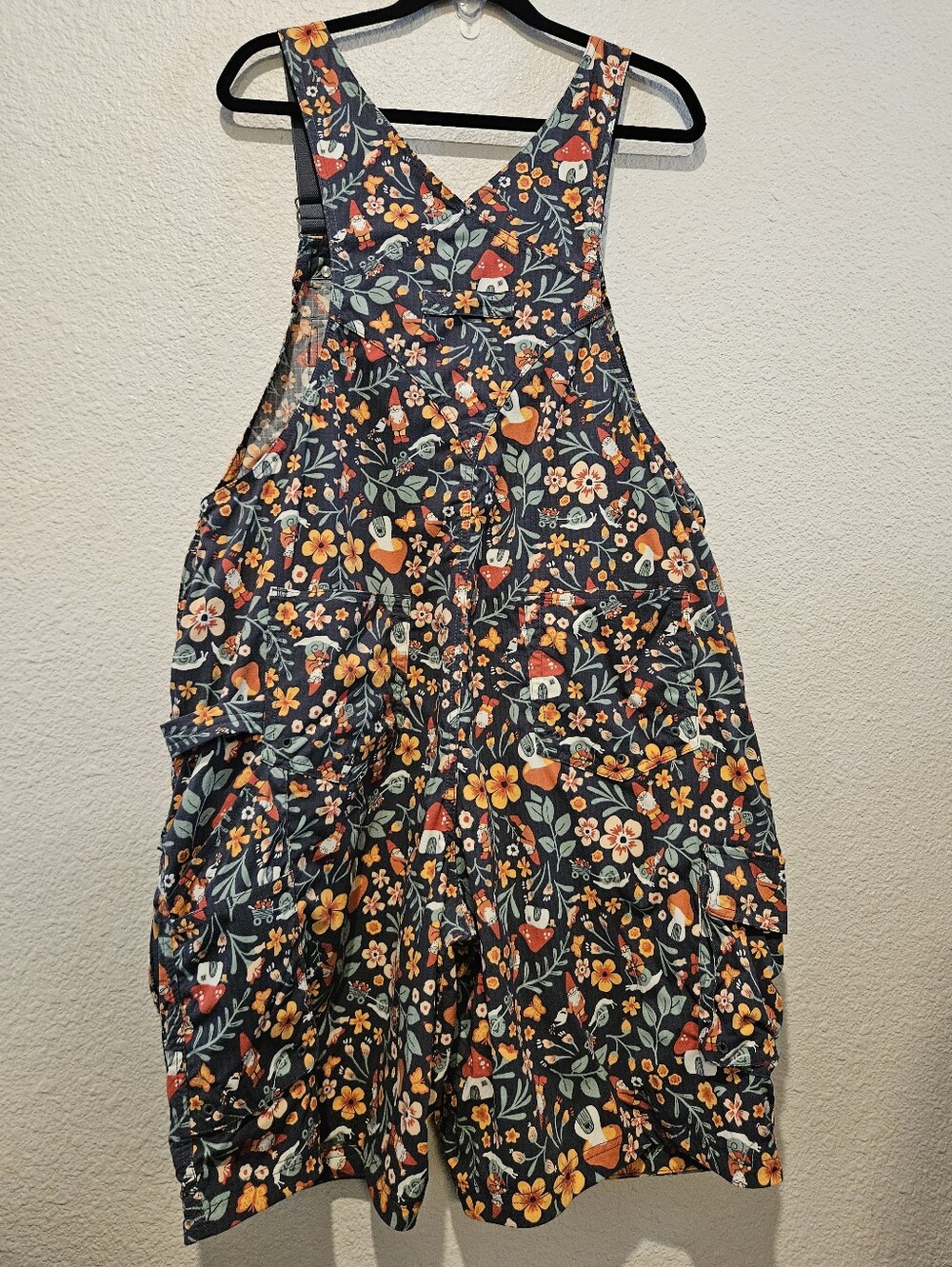 Duluth Trading Garden Gnome Floral Heirloom Short Overalls Size XL - Picture 2 of 14